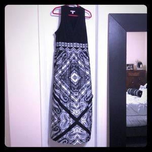Black and white v-neck maxi dress